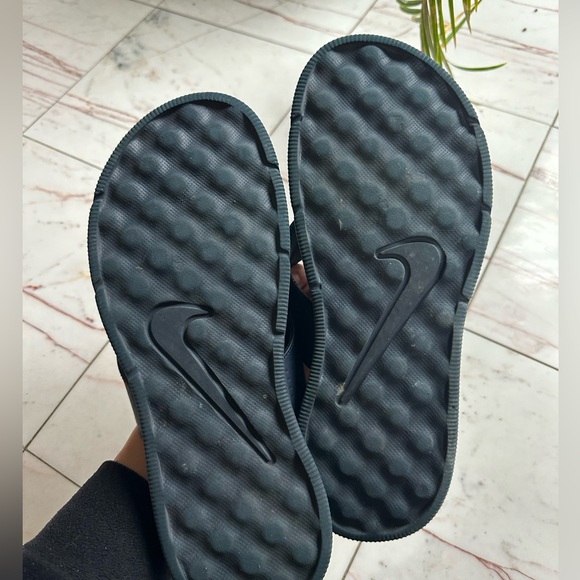 MEN'S NIB NAVY NIKE ULTRA COMFORT
THONG SANDALS - Picture 4 of 6